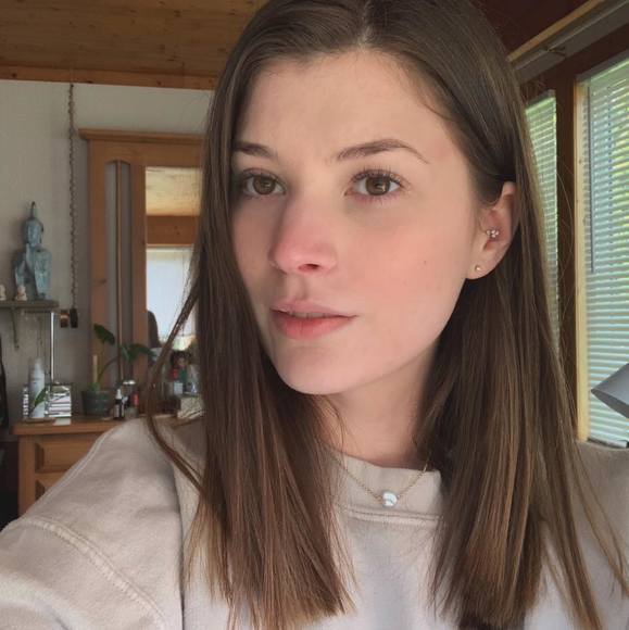 Meet your Posher, Alyssa - Picture 1 of 1